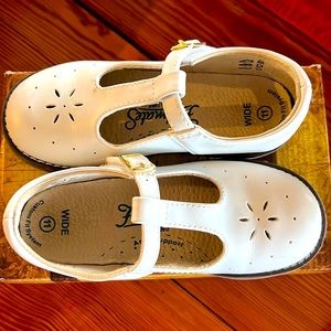 Footmates girls white Sherry size 11